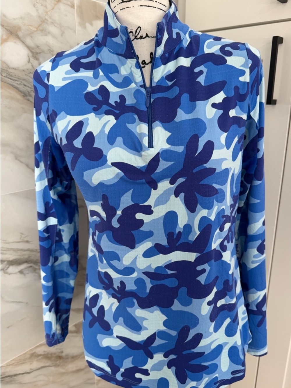 IBKUL Blue Camouflage Quarter-Zip Long Vented Sleeve Top